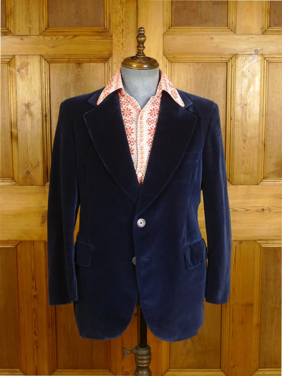 24/0992 wonderful 1960s 1970s vintage 'wide lapel' blue velvet jacket 41-42 regular