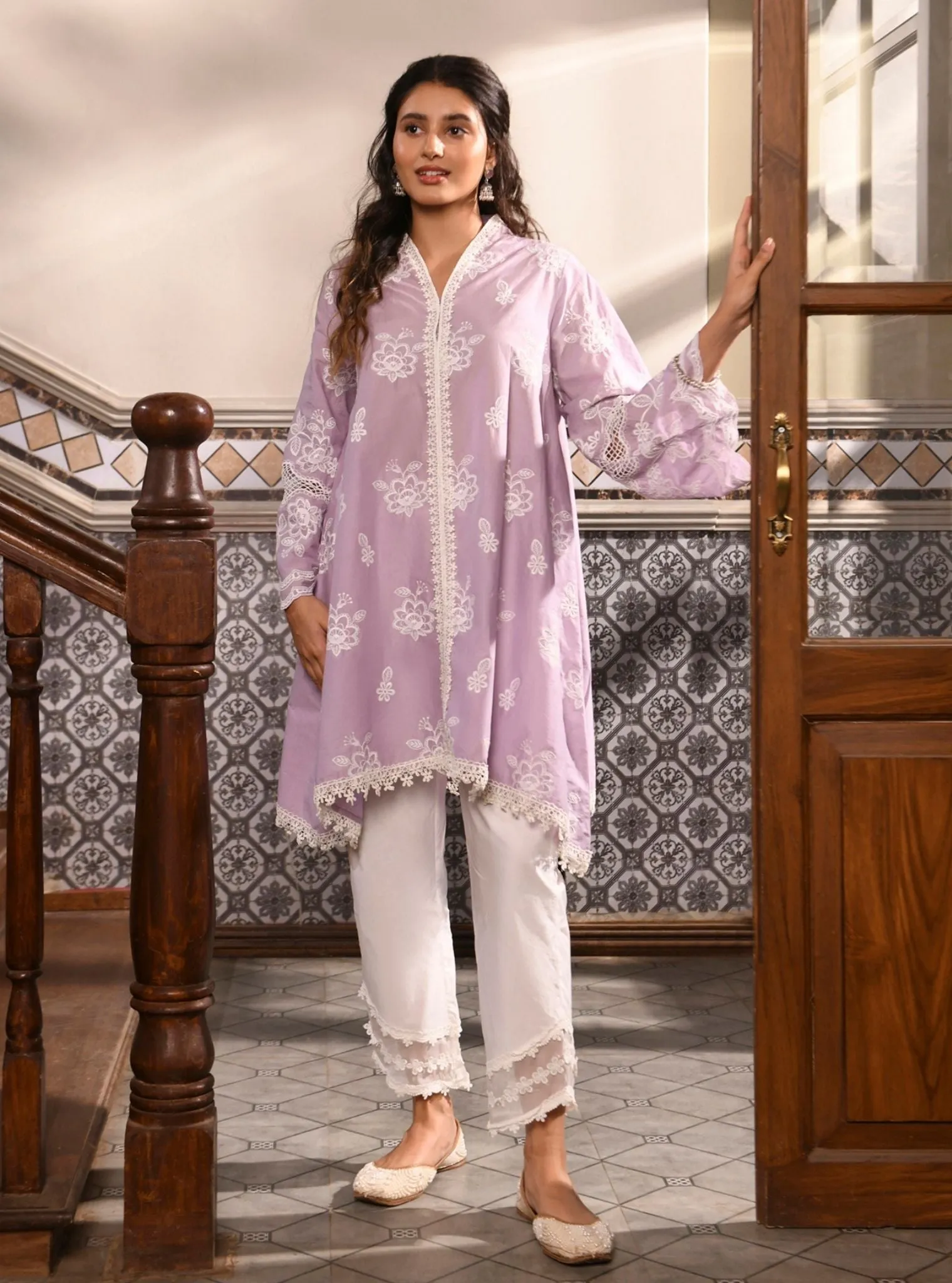 Mulmul Cotton Azara Lilac Kurta With Mulmul Cotton Round Hem Organza Panel White Pant