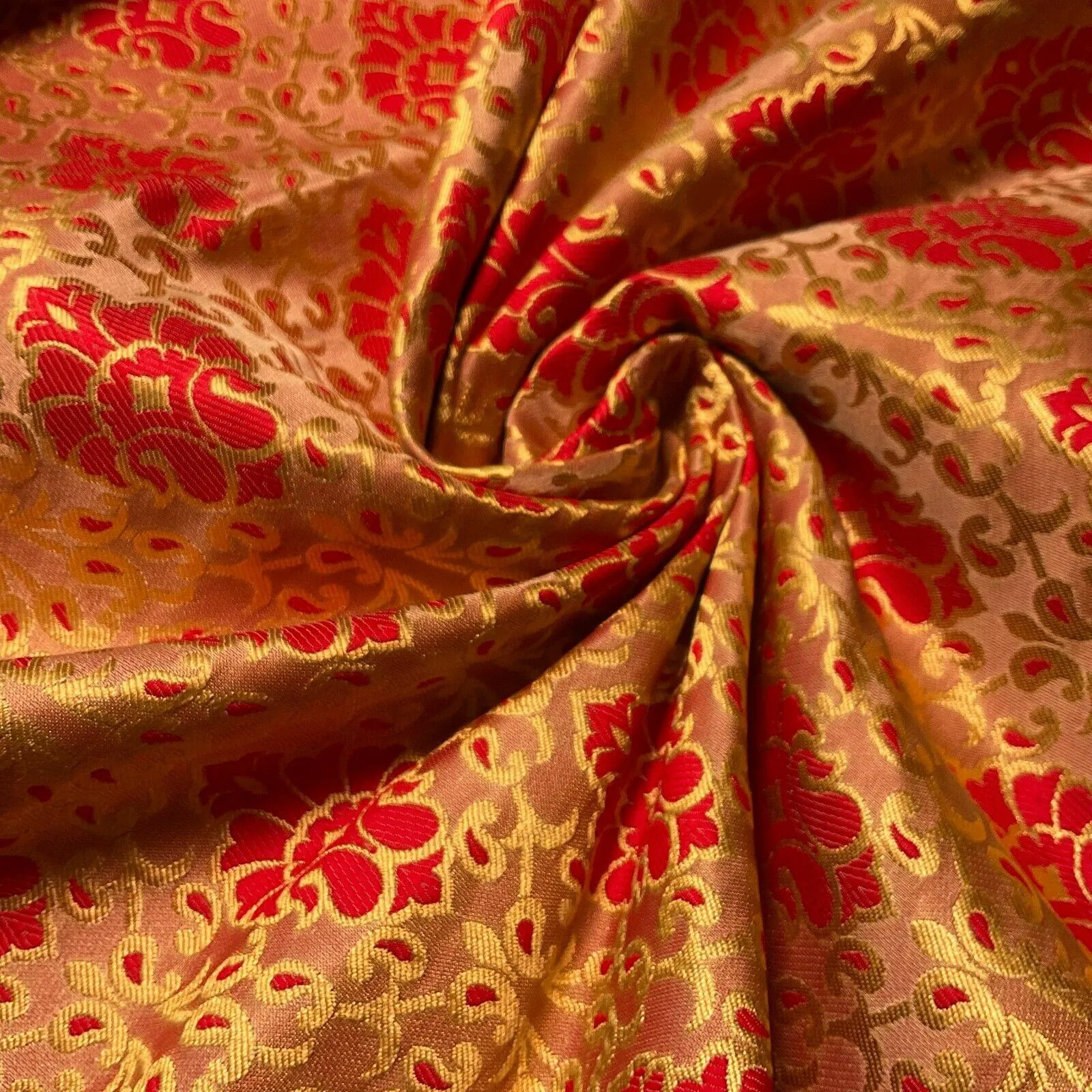 Ornamental Damask Brocade Wedding Banarsi Fabric 130 cm wide  M1565